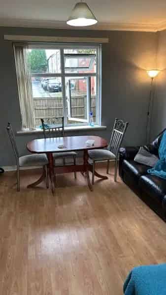 3 Bed House Front and Back Garden Quiet Estate