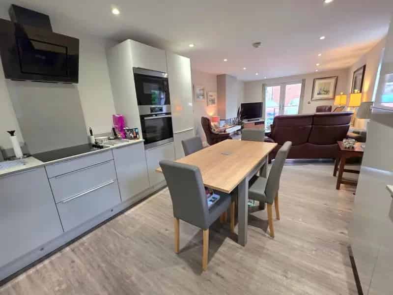 3 bedroom  Flat for sale, Kenilworth, Warwickshire, CV8