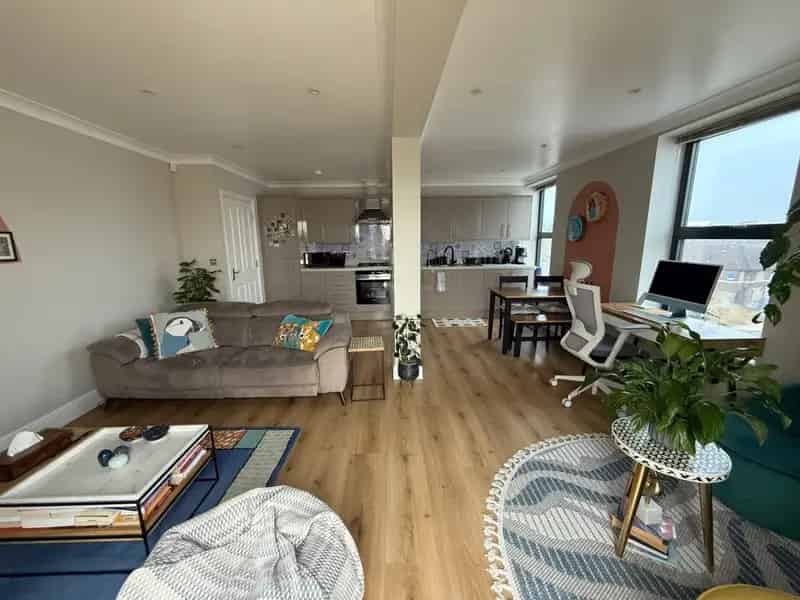 Two Bedroom Apartment Harrow Central  Parking Terrace