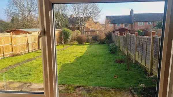 3 Bed End Terrace House Chessington Near Kingston Large Garden