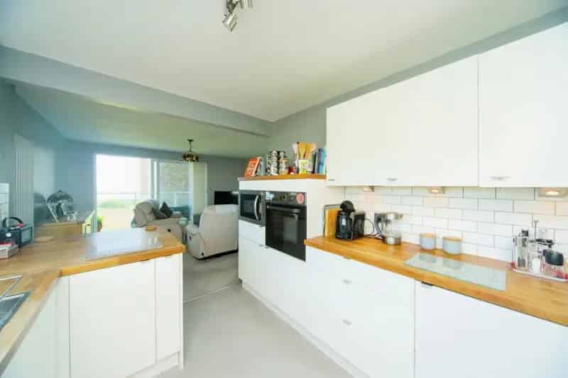 Sea View 3-Bed Apartment with Balcony and Garage