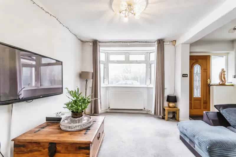 Three Bedroom Semi-Detached House with Garden and Off-Road Parking