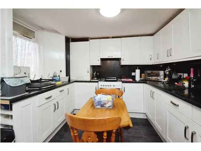 4 bedroom flat  for sale