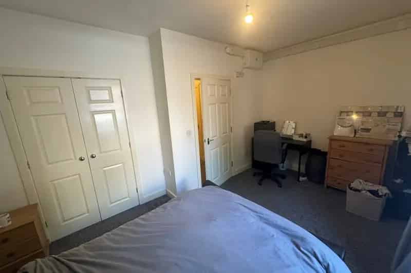 Spacious Ground Floor Flat August Rent Large Double Bedroom Unfurnished Excellent Transport