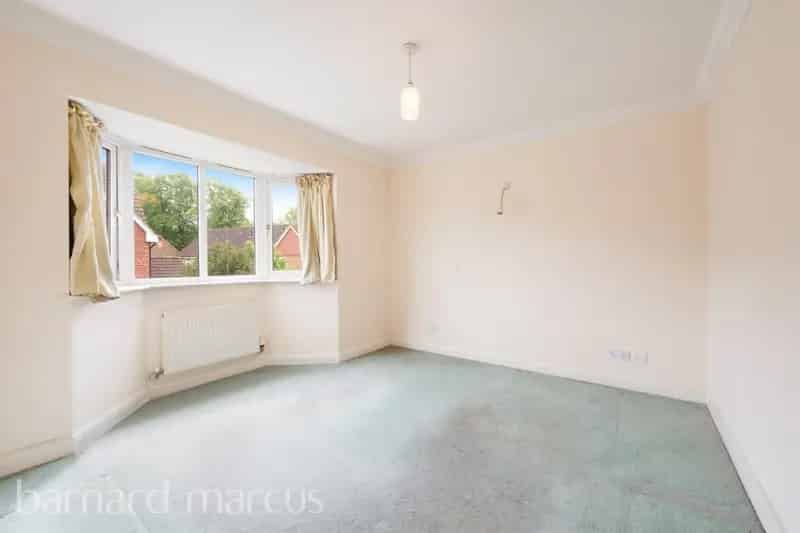4 Bedroom Family Home with Garden Solar Panels Garage