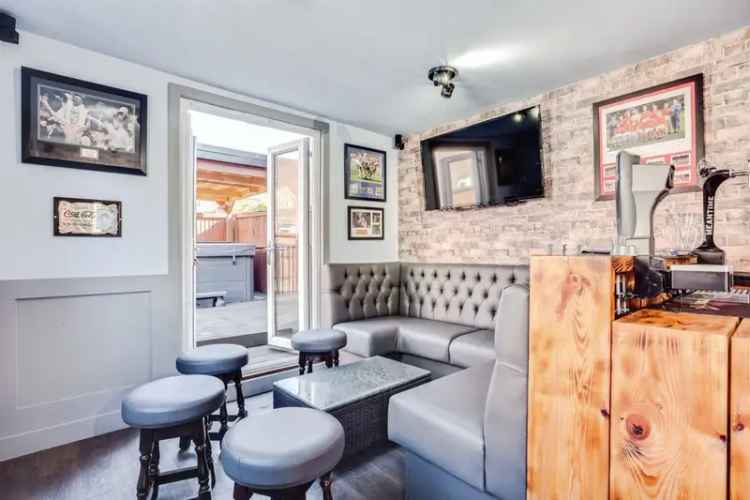 Four Bedroom Detached Family Home with Landscaped Gardens and Jacuzzi