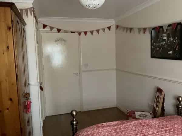 Spacious 1-Bedroom Flat in Quiet Cul-de-sac