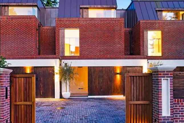 Luxury Townhouse in Hampstead NW3  Near Hampstead Heath