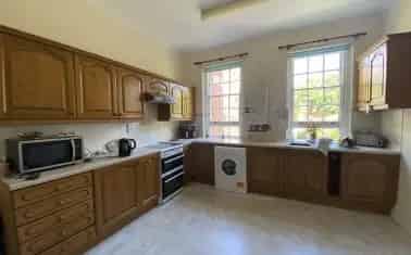 2-Bed Apartment Near Taunton Town Centre