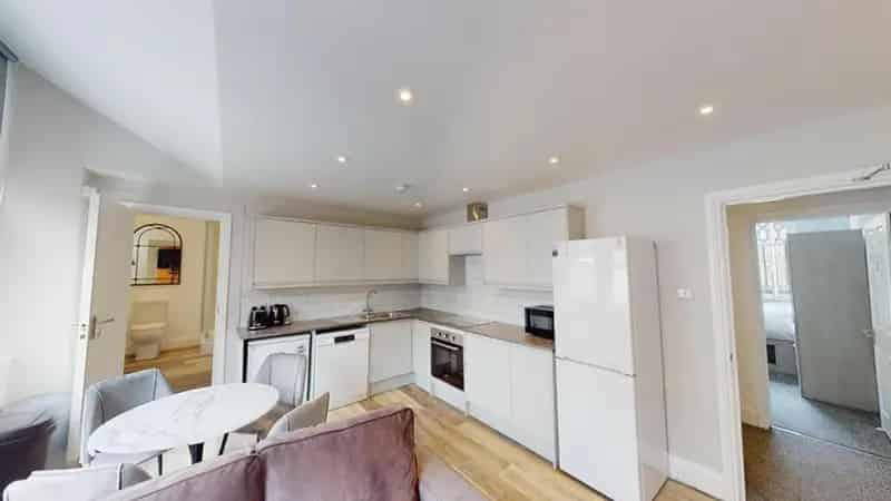 6 Bedroom Flat to Rent