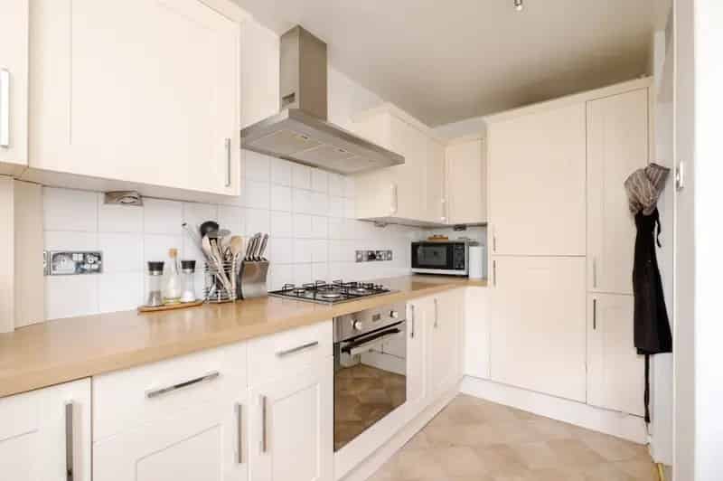 1 Bedroom Flat for Sale in Canonbury, Top Floor, 498 sq ft