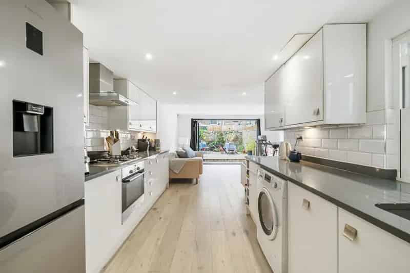 2 Bedroom Ground Floor Flat with Private Garden