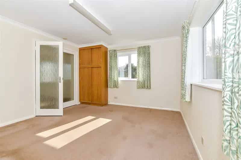 3 Bedroom End Terrace House For Sale