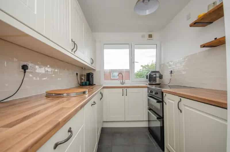 3 Bedroom Flat Frenchay Spacious Modern Kitchen Garage Parking No Chain