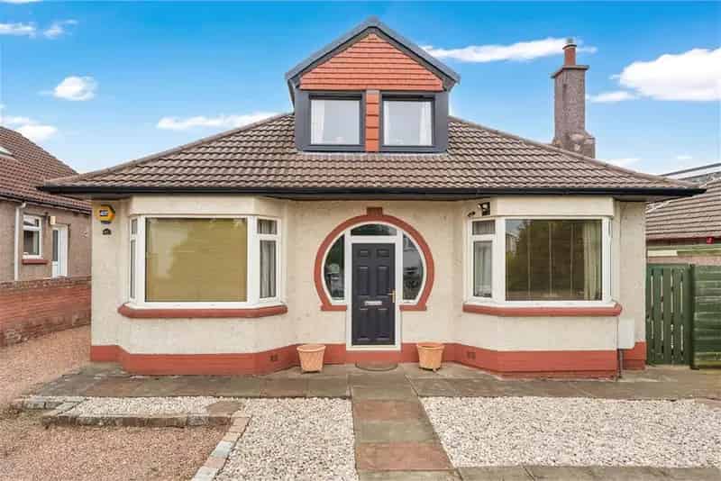 4 Bed Bungalow - Detached with 3 Reception Rooms