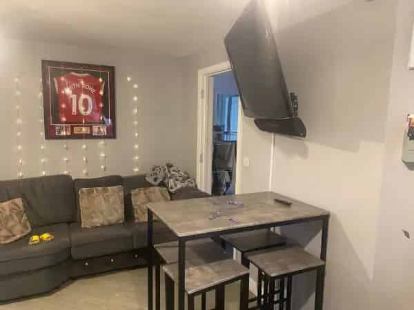 3 Bed House Near Beach Schools Shops Garage Garden