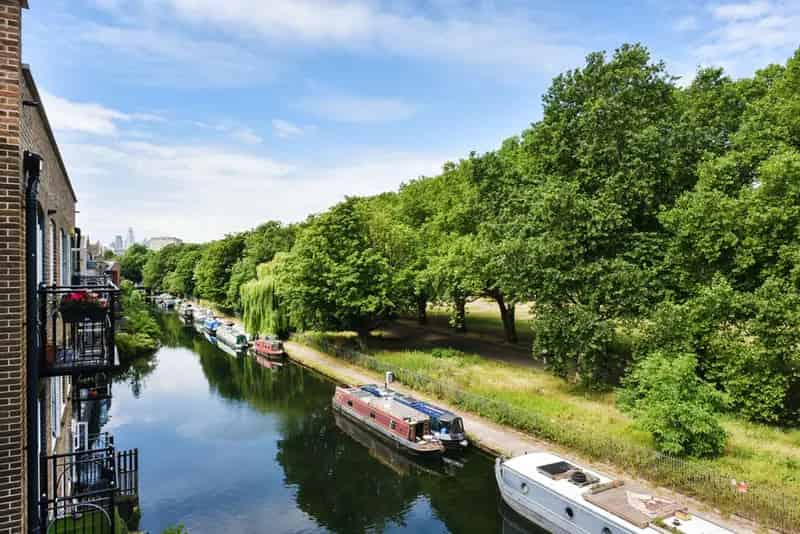 2 Bedroom Canal-Side Flat to Rent in Victoria Park