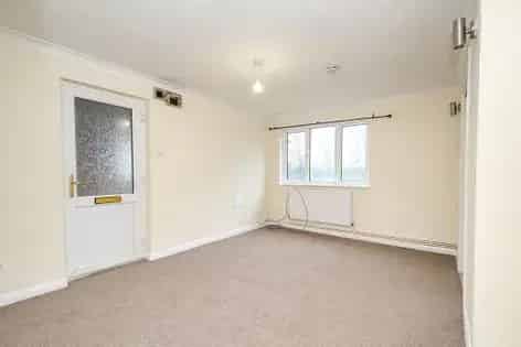 2 Bed Maisonette West Thamesmead  Off Street Parking EPC C