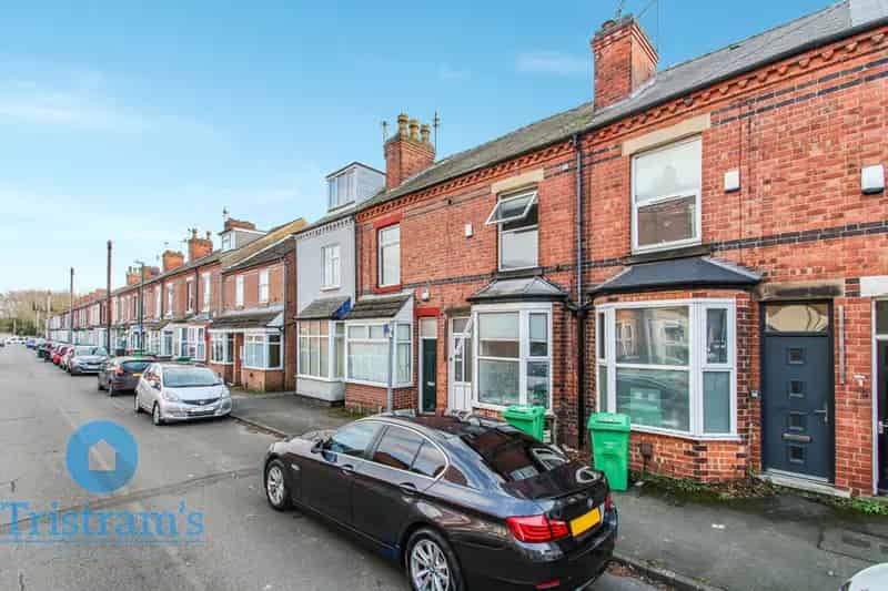 4 Bedroom Student House Near University of Nottingham