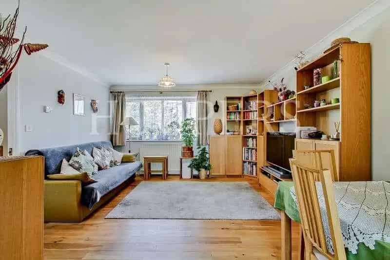 2 Bed Flat for Sale Near Neasden Tube