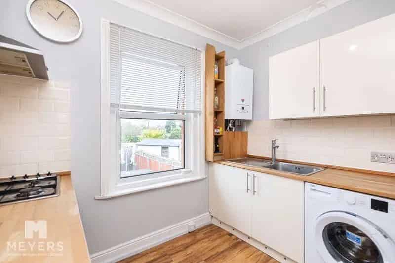 2 Bedroom Flat for Sale Near Southbourne Grove Beach