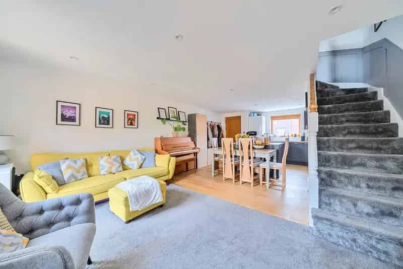 Two Bedroom Freehold House Near Amenities