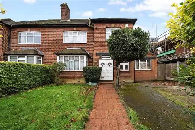 5 Bedroom Semi-Detached House for Sale in Manor House London