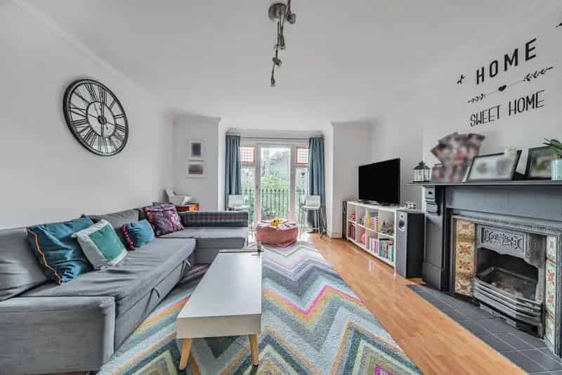 878 Sq Ft Split Level Flat with Private Garden Crouch End