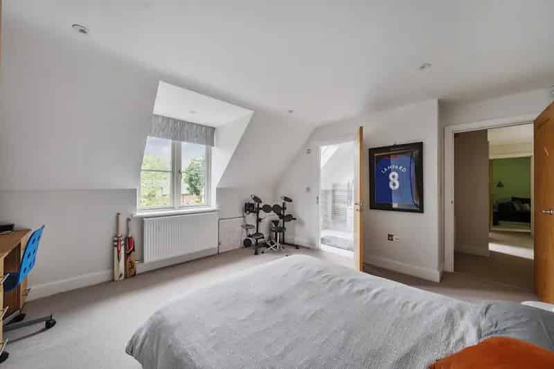 4 Bedroom Detached House for Sale in Marlow