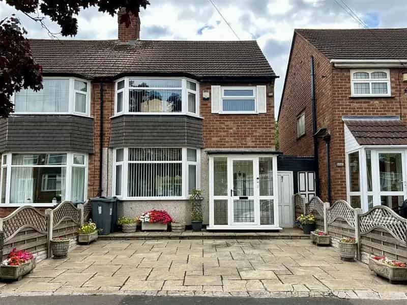 3 Bedroom Semi Detached House for Sale in Quinton