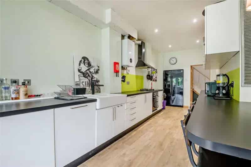 5 bedroom semi-detached house for sale