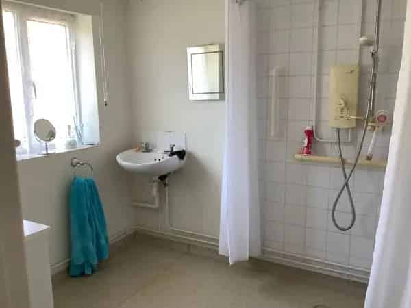 1 Bedroom Bungalow with Large Lounge and Wet Room