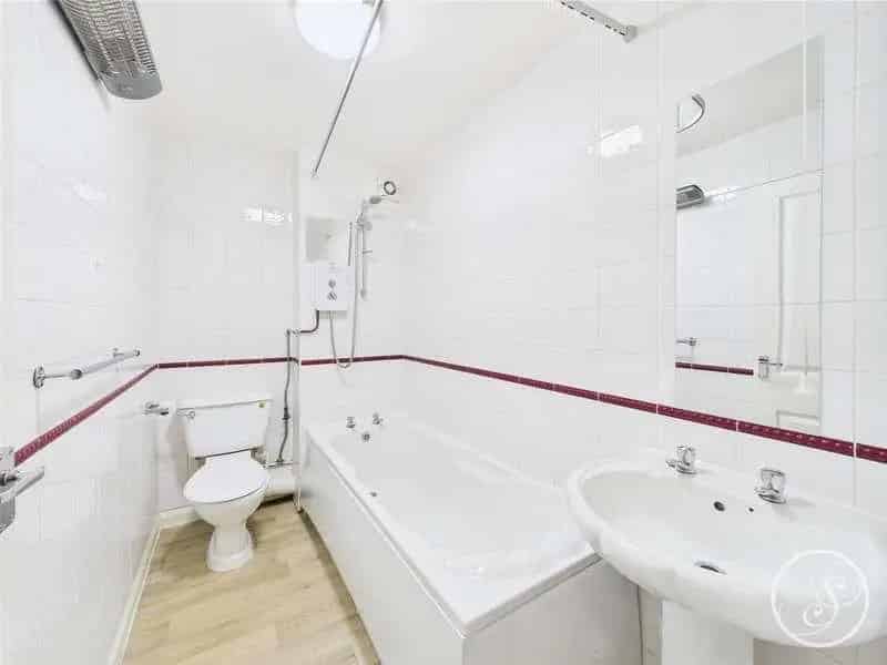 2 Bed Flat for Sale Shadwell Lane