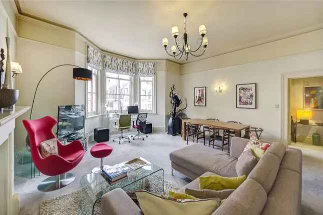 3 Bedroom Flat for Sale in Palace Gate London W8