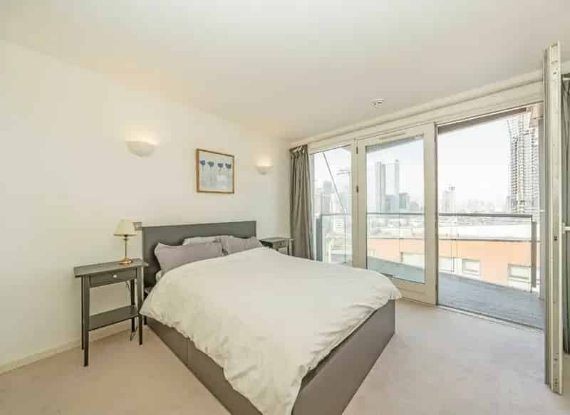 Spacious Canary Wharf Apartment with Pool and Gym