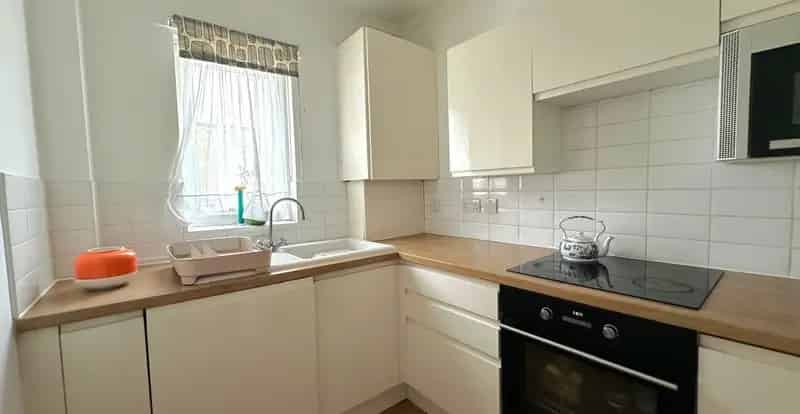 1 Bedroom Ground Floor Studio Conversion For Sale