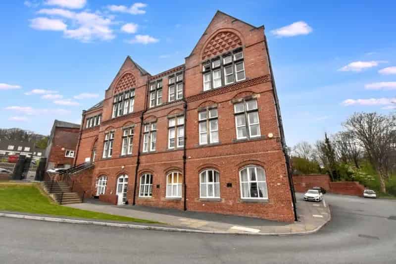 Two Bedroom Duplex Apartment In Stunning Grade II School Conversion