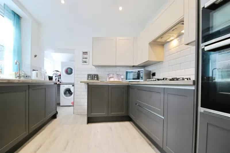 3 Bedroom Terraced House Near Transport and Amenities