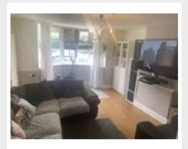 Semi Detached House Large Garden Near Shops Schools