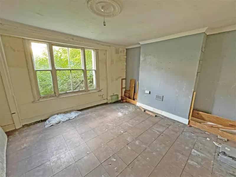 Freehold Three Floor End Terrace House Two Maisonettes Vacant Possession