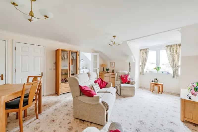 Luxury 2-Bed Assisted Living Apartment with Restaurant and 24-Hour Cover