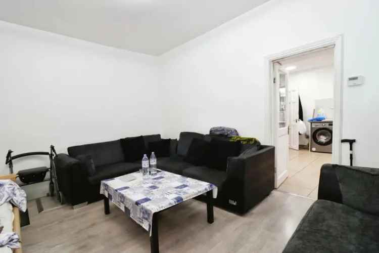 4 Bedroom Victorian Terraced House with Shop