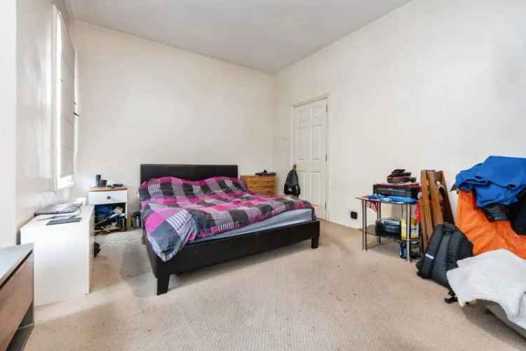 2 Bedroom Flat for Sale in Central Bedford - Share of Freehold