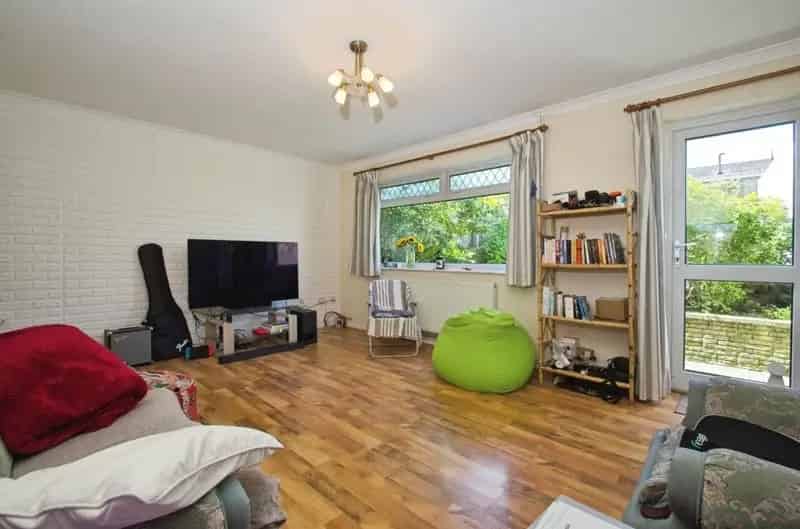 3 Bedroom Mid Terrace House Brackla Bridgend