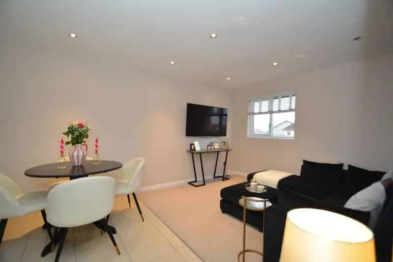2 Bedroom Refurbished Upper Cottage Flat For Sale