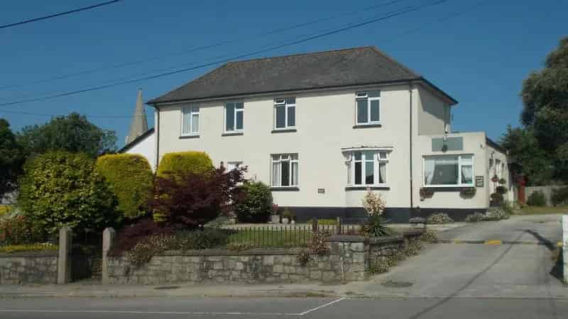 5 Bedroom Detached House with Annex - Ideal for Two Families