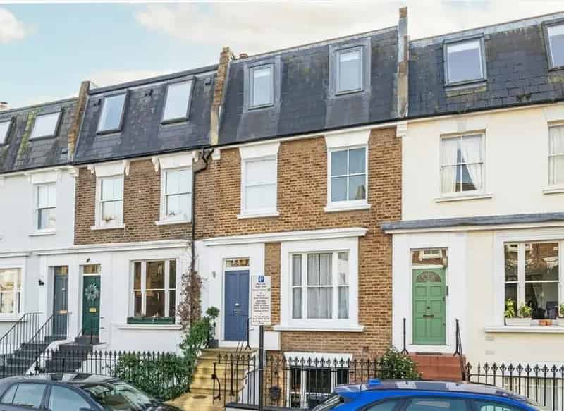 Fulham Two-Bedroom Apartment Near Eel Brook Common