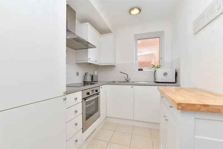 2 Bedroom Apartment for Sale Near Whyteleafe Station