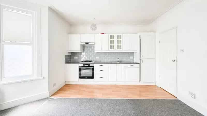 2 Bed Top Floor Victorian Apartment for Sale
