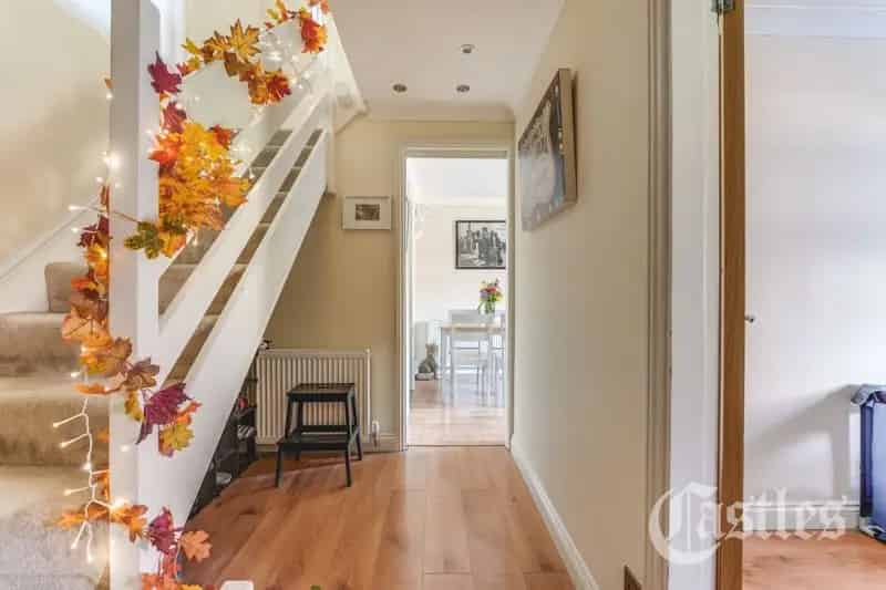 4 Bedroom Semi-Detached House to Rent